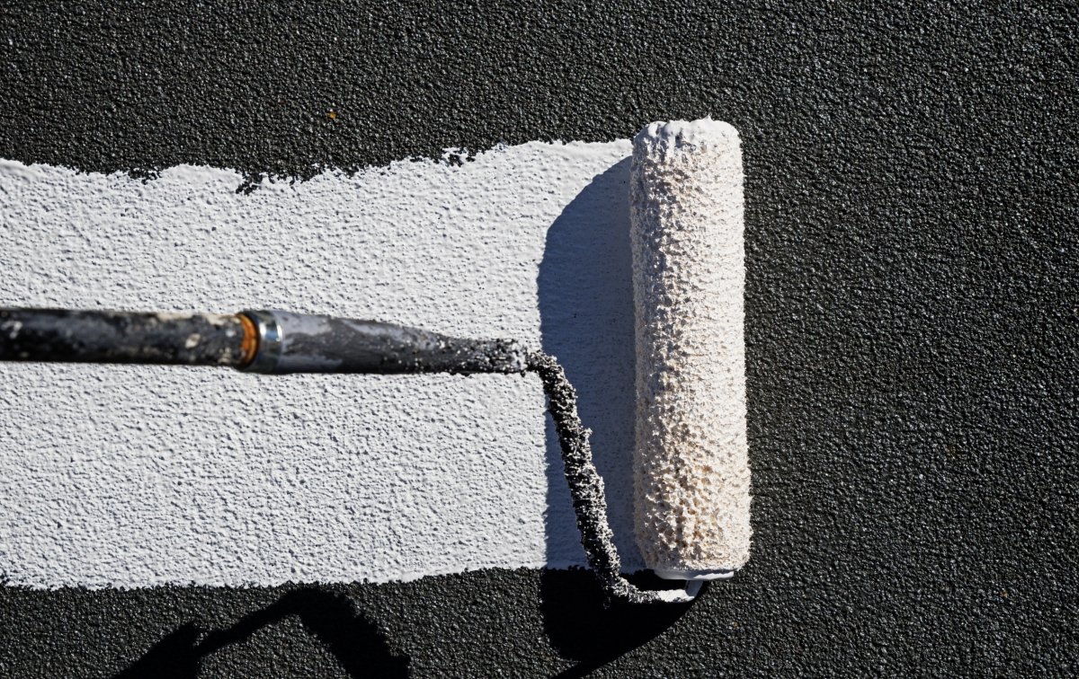 Peut-on appliquer une peinture cool roof sur une toiture bitumeuse ?
