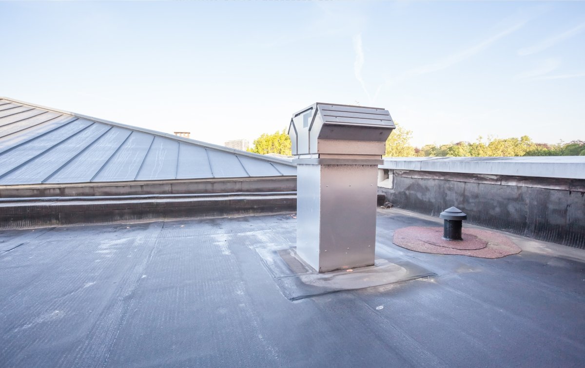 Peinture cool roof à Roubaix : retour d’expérience sur une toiture hospitalière